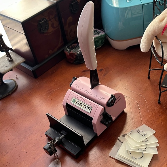 Pink Binding Machine - Picture 4 of 13